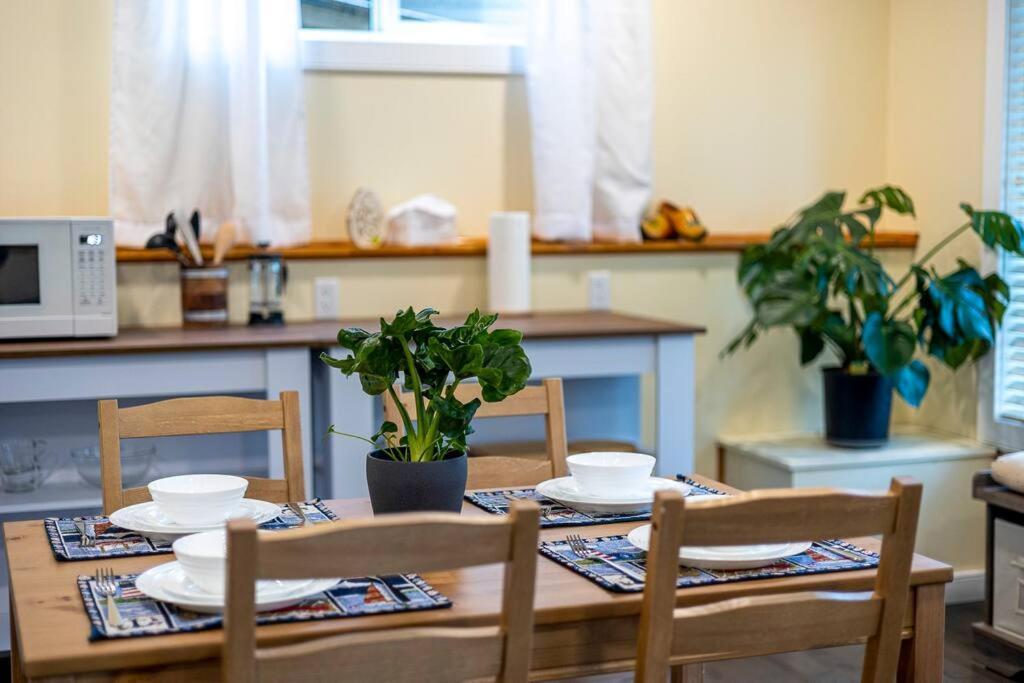 Adorable Private Suite With Indoor Fire Place Cochrane Kültér fotó